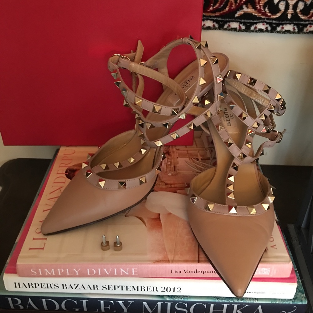 Valentino Strap like “NEW” 🗣SOLD👋